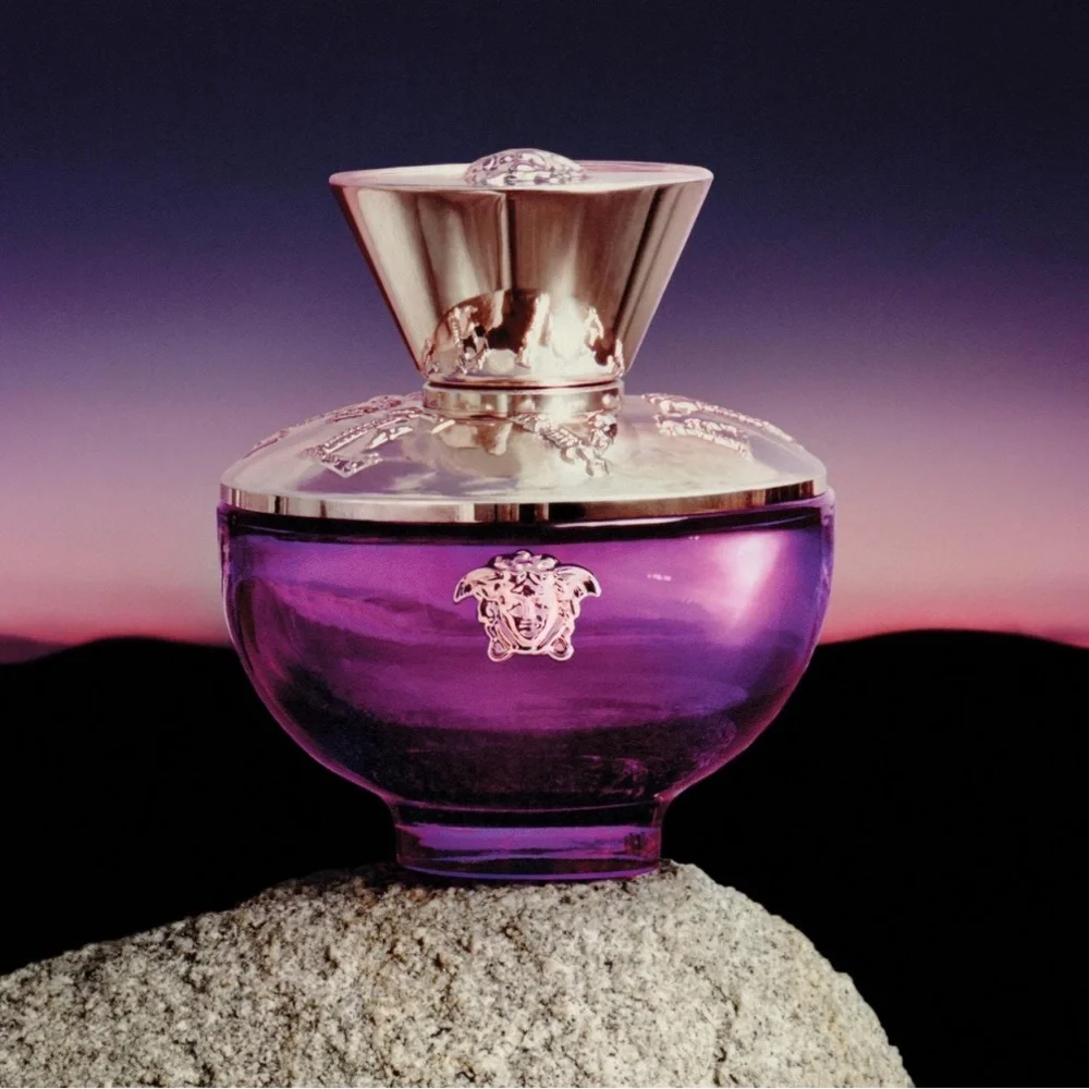 $12❤️🔥 Versace Dylan Purple Pour Femme EDP Mini Dabber🪻NEW IN BOX - Picture 2 of 4